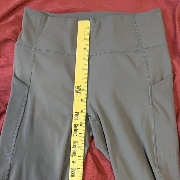 *SOLD* Fabletics Oasis High Waisted Pocket 7/8 Leggings; Size M; Color Shadow - Picture 5 of 8